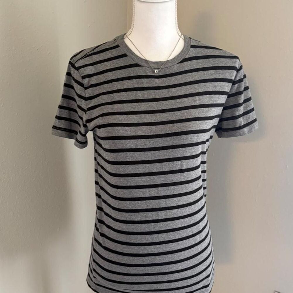 American-eagle Women's Grey and Black T-shirt